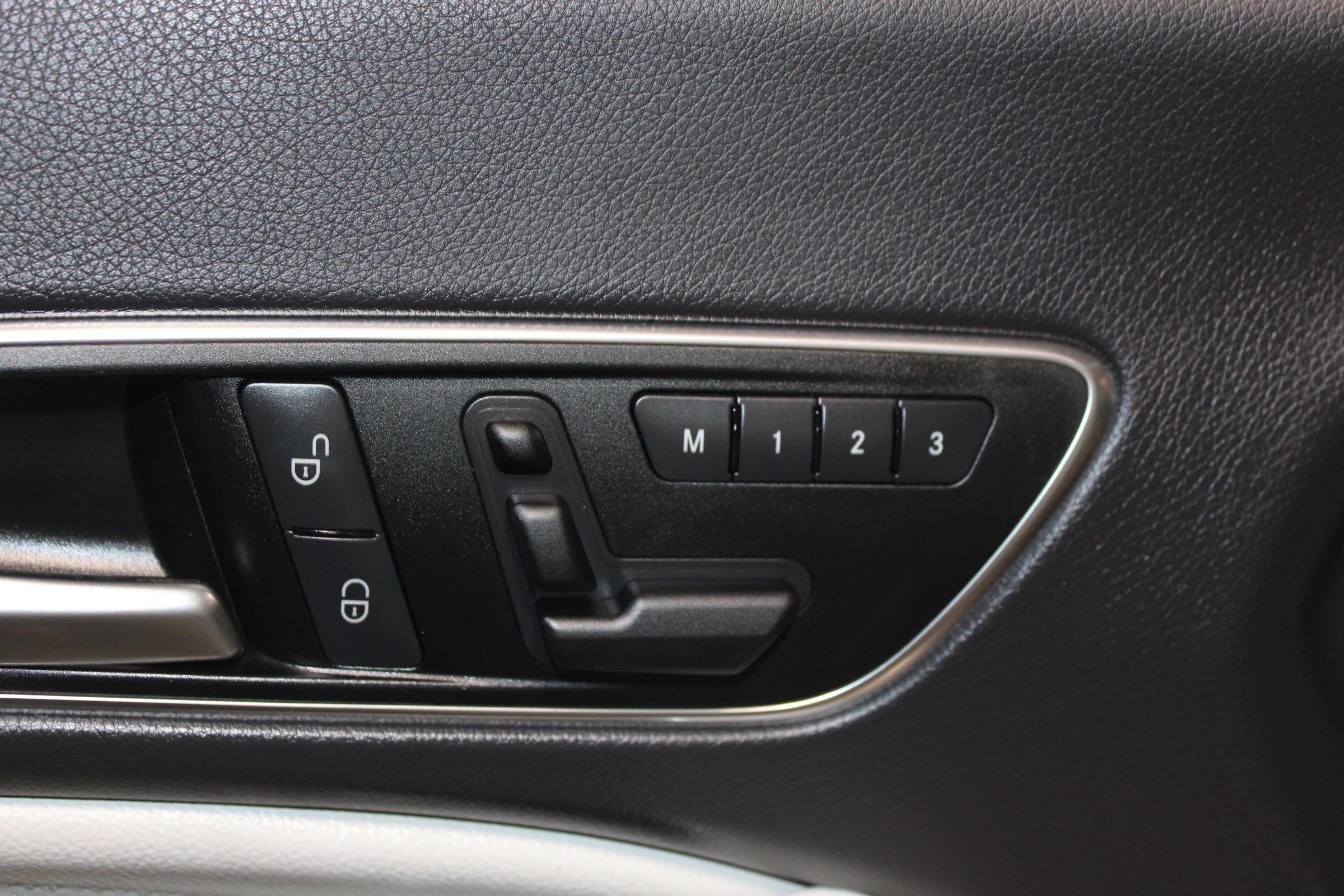 Used 2014 Mercedes-Benz CLA 250 image 8