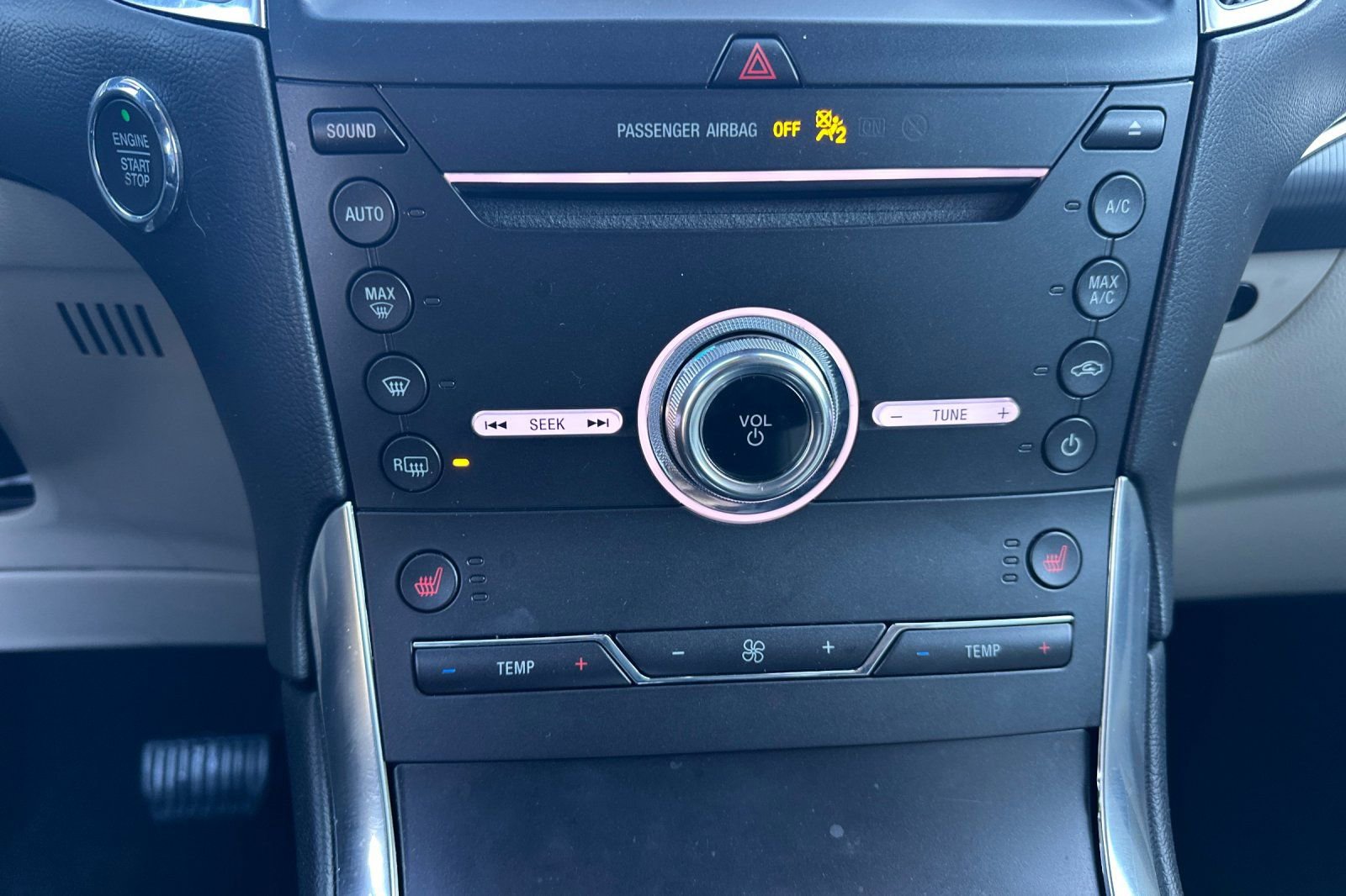 Certified 2019 Ford Edge Titanium w/ Cold Weather Package image 24