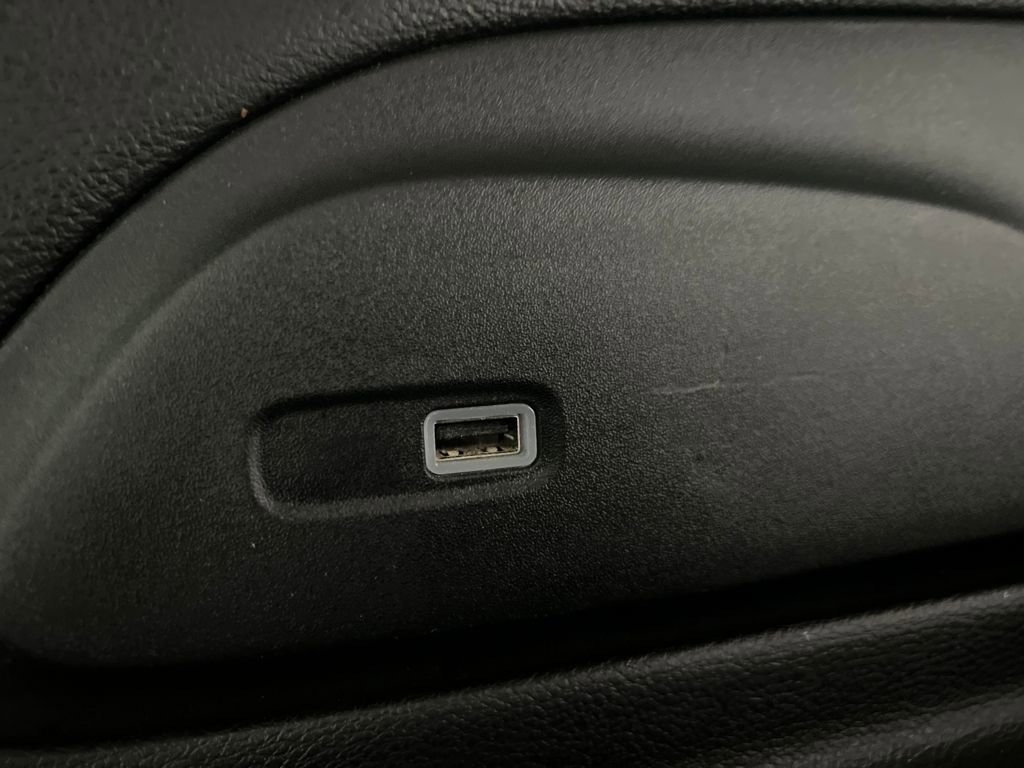 Used 2025 Chrysler Pacifica Limited image 39