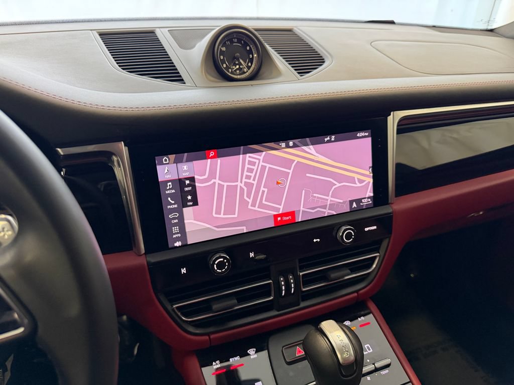Certified 2023 Porsche Macan S AWD/4WD image 23