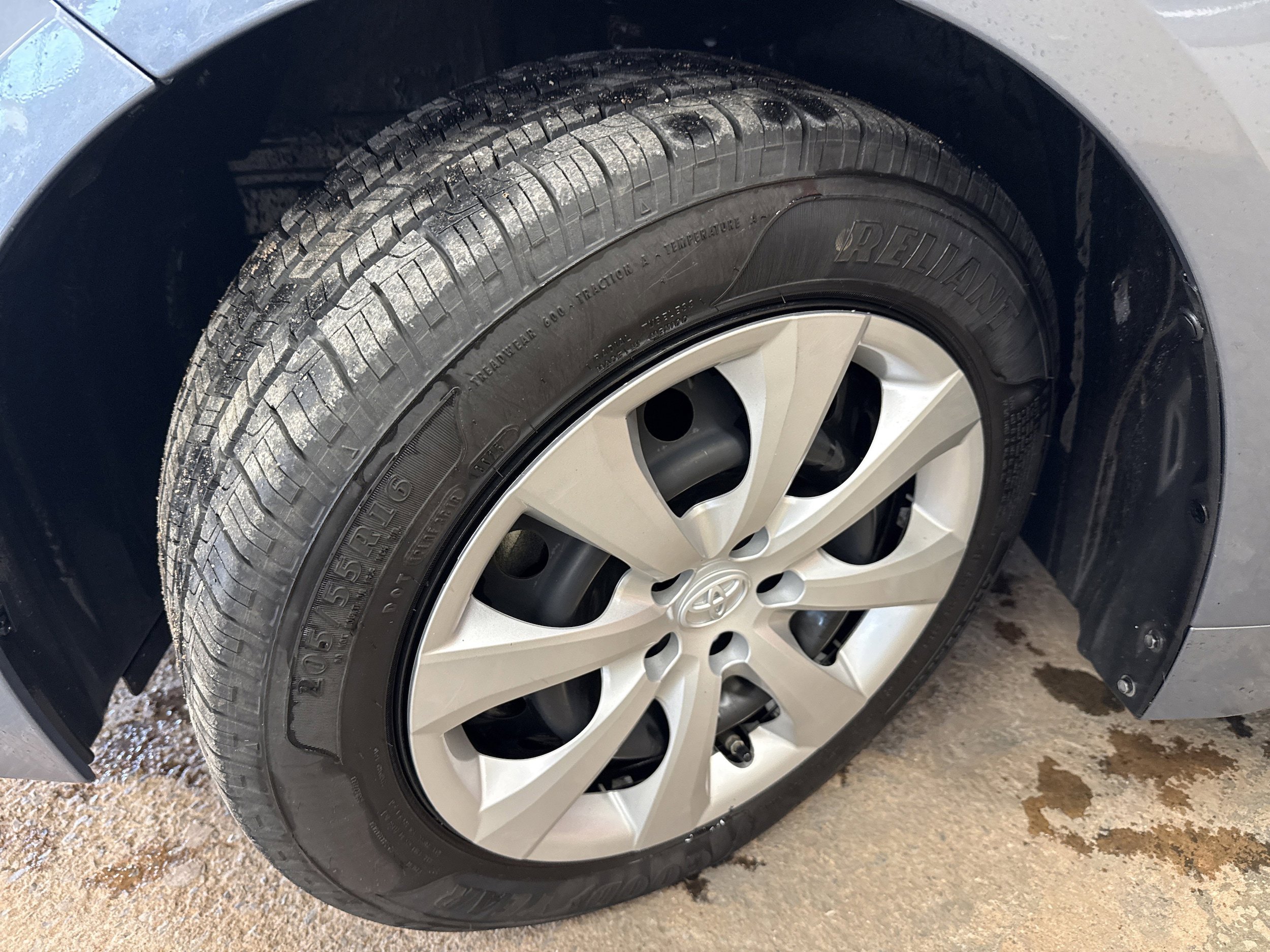Used 2022 Toyota Corolla LE FWD image 4