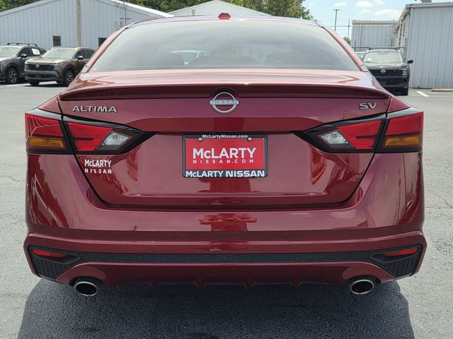 Used 2024 Nissan Altima 2.5 SV w/ SV Premium Package FWD image 4