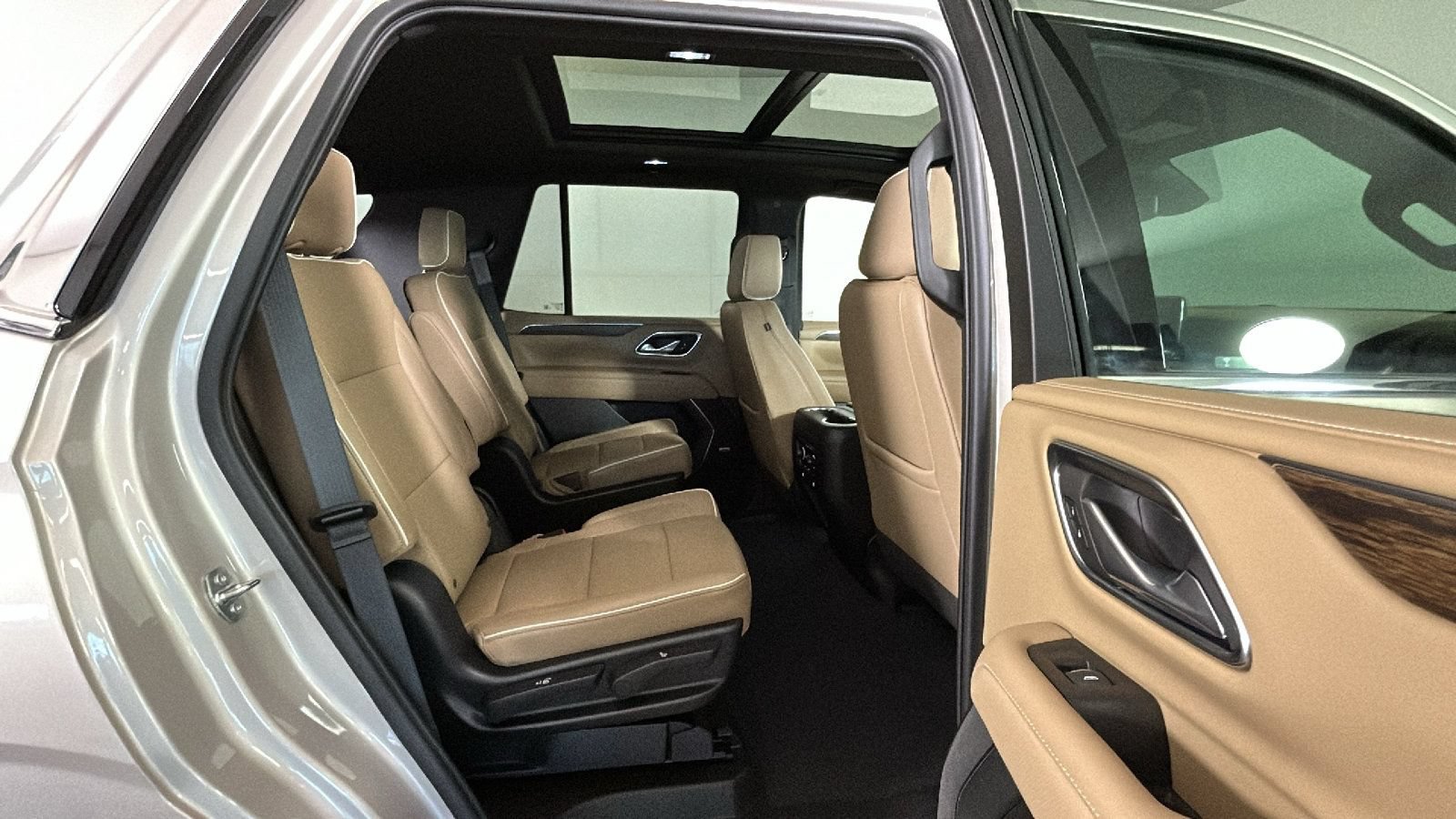 Used 2023 Chevrolet Tahoe Premier AWD/4WD image 34