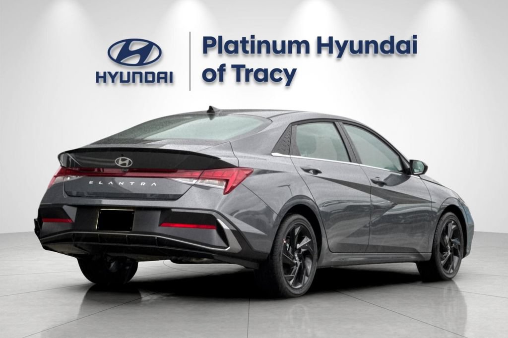 New 2026 Hyundai Elantra SEL Sport Premium FWD image 4
