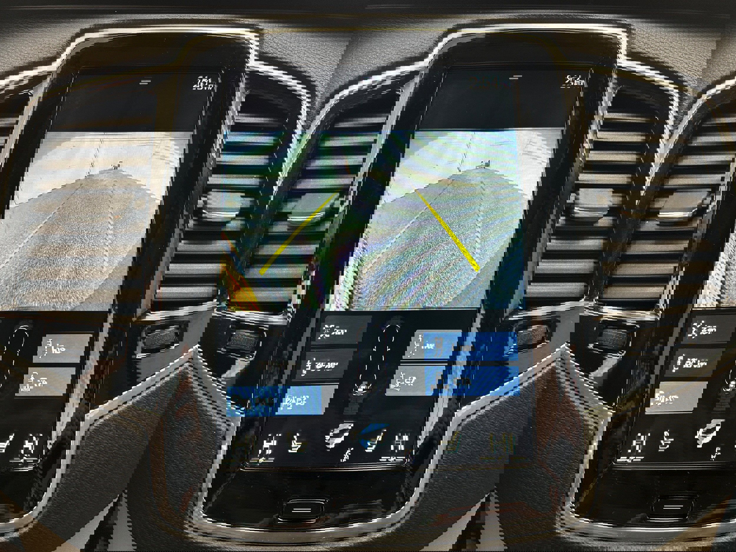 Used 2021 Volvo XC90 T5 Momentum w/ Advanced Package image 9