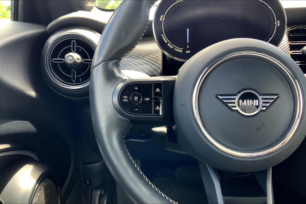 Certified 2024 MINI Cooper SE w/ MINI Resolute Edition image 19