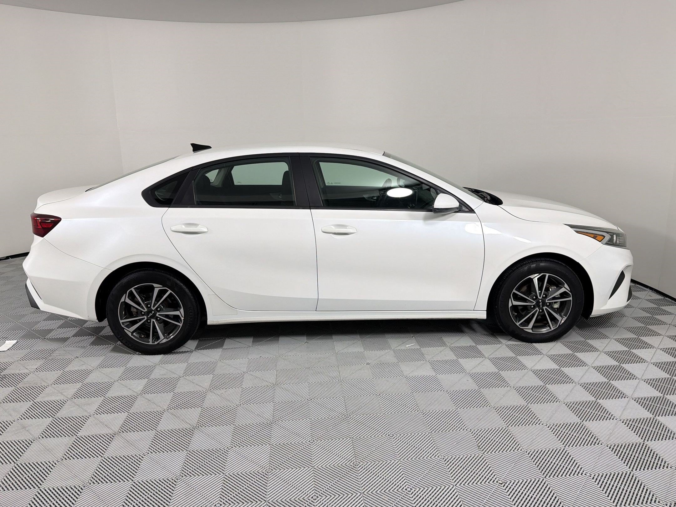Used 2024 Kia Forte LXS FWD image 8