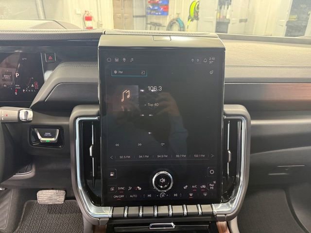 Used 2025 GMC Yukon Denali image 30