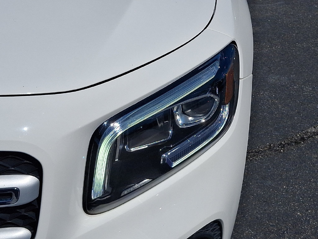Used 2023 Mercedes-Benz GLB 250 4MATIC w/ Premium Package image 9