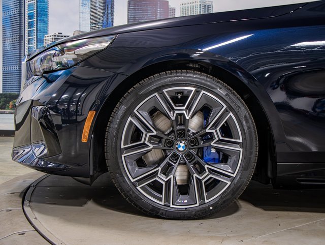 Used 2025 BMW i5 M60 w/ Premium Package image 7