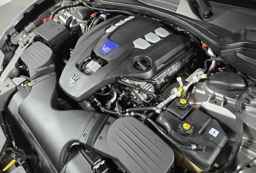 Used 2021 Maserati Ghibli S image 12