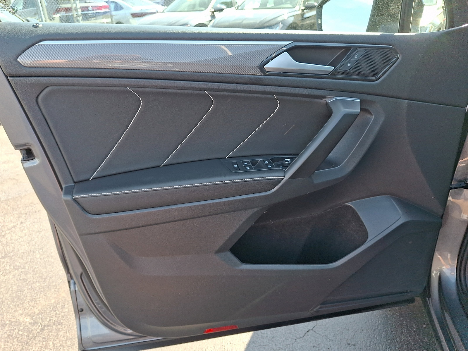 Certified 2022 Volkswagen Tiguan SE R-Line image 12