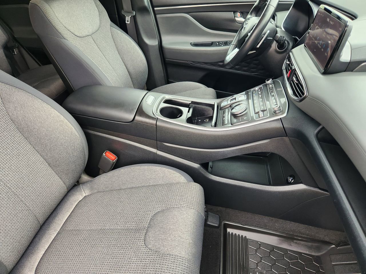 Used 2023 Hyundai Santa Fe SEL image 13