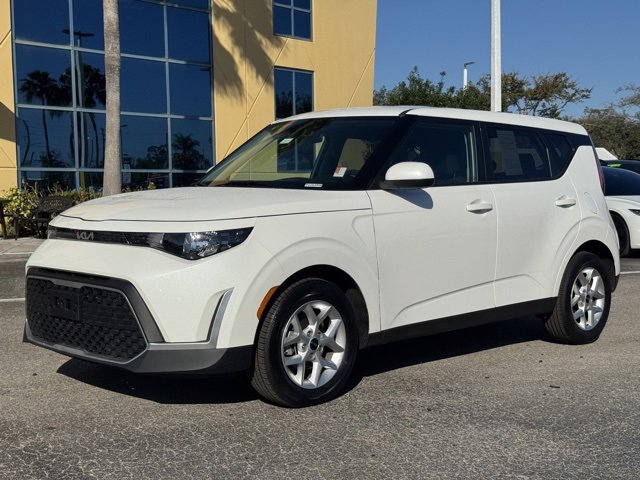 Certified 2025 Kia Soul LX image 2