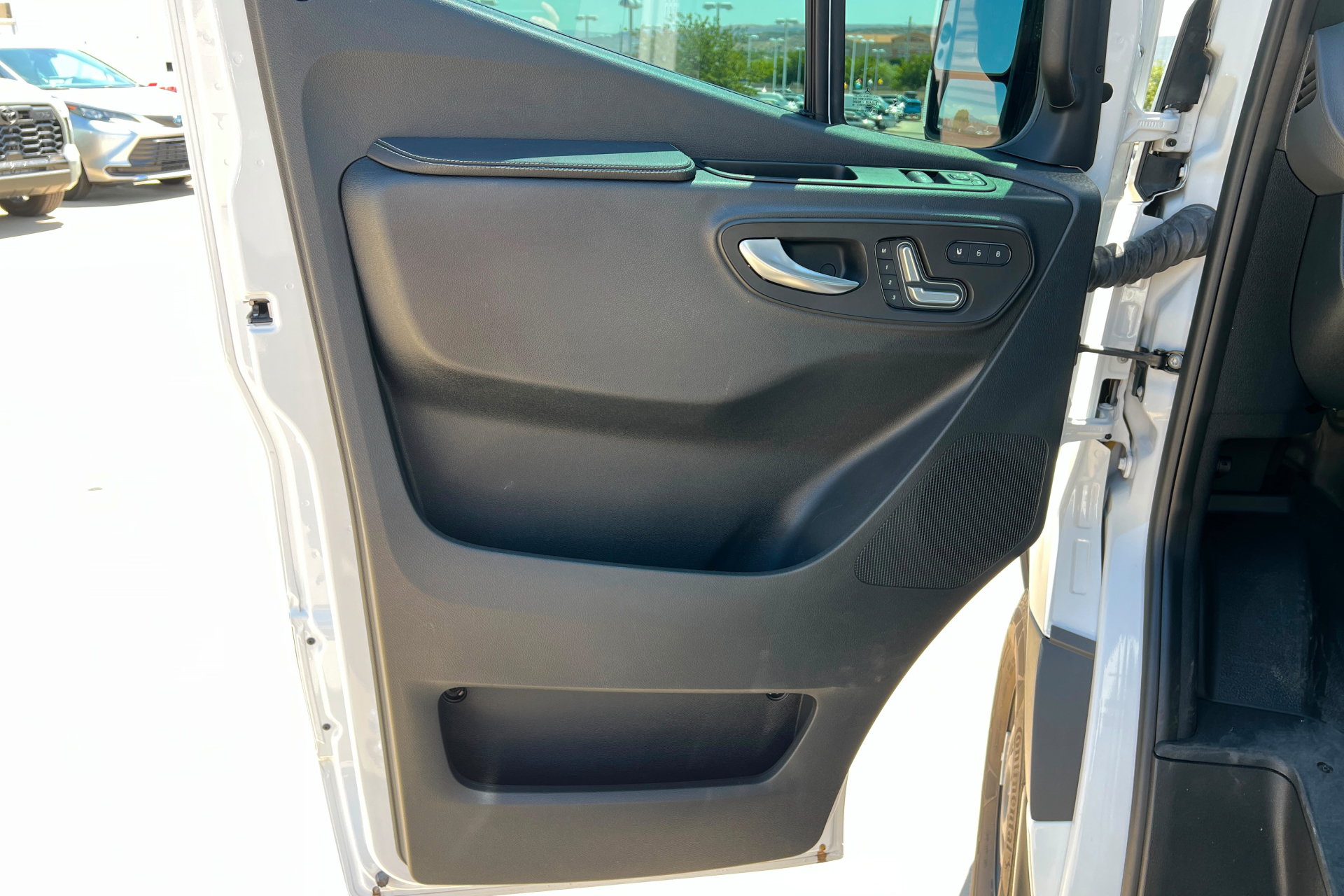 Used 2022 Mercedes-Benz Sprinter 2500 image 14