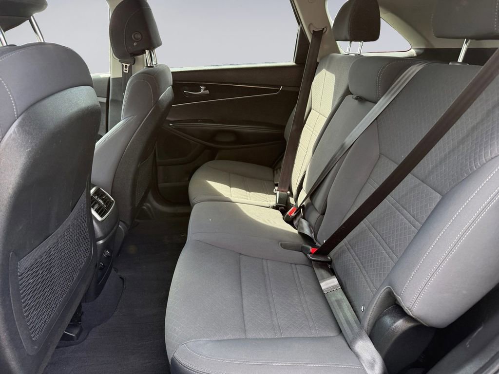 Used 2017 Kia Sorento FWD image 17