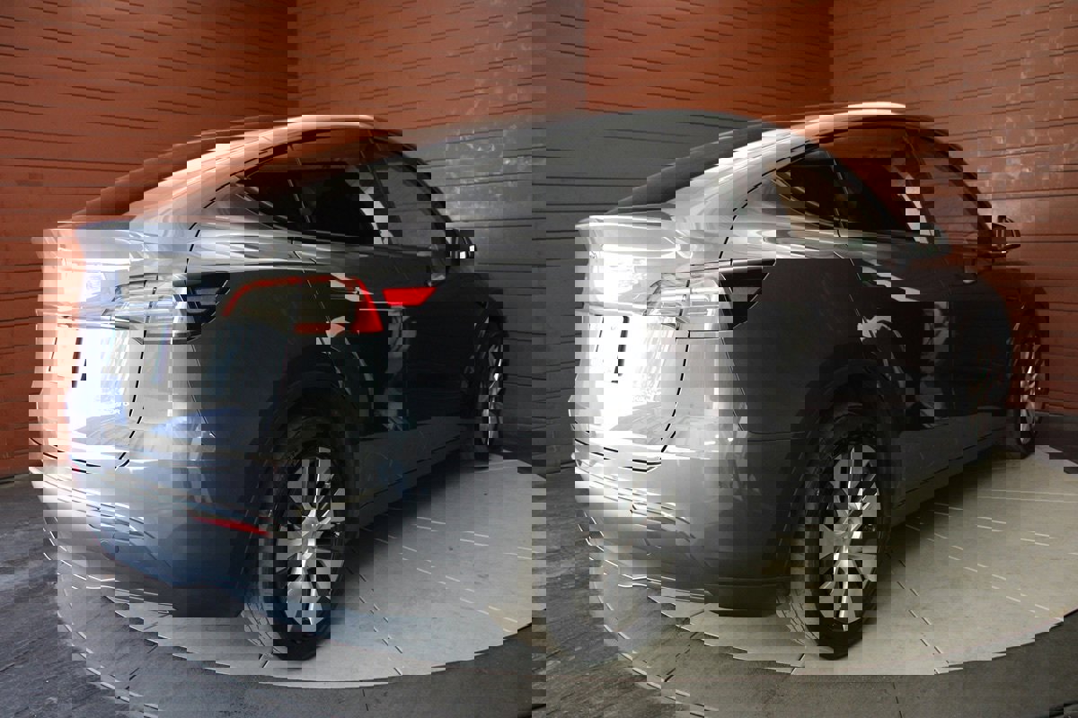 Used 2023 Tesla Model Y Long Range image 17