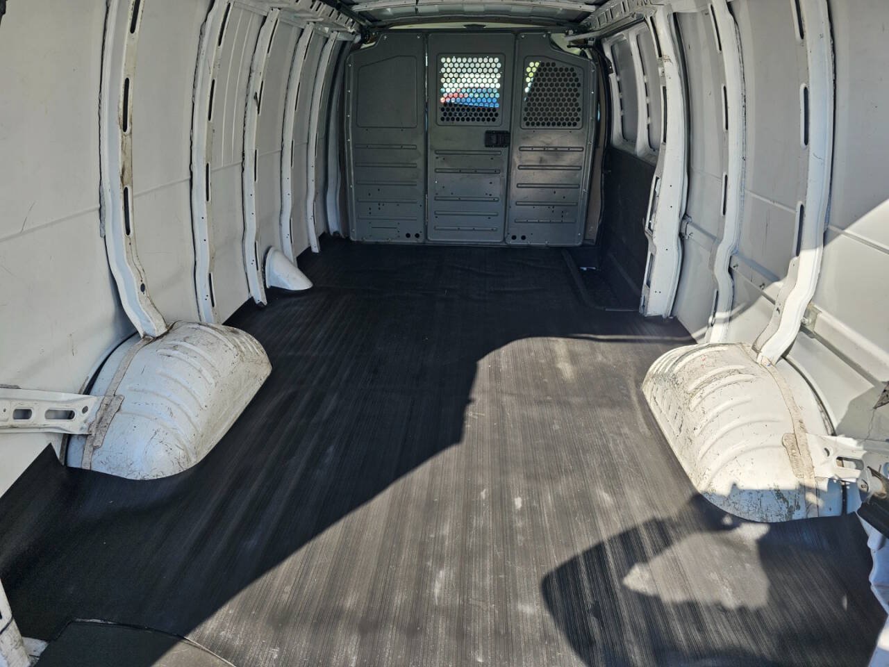 Used 2015 Chevrolet Express 2500 Extended RWD image 13