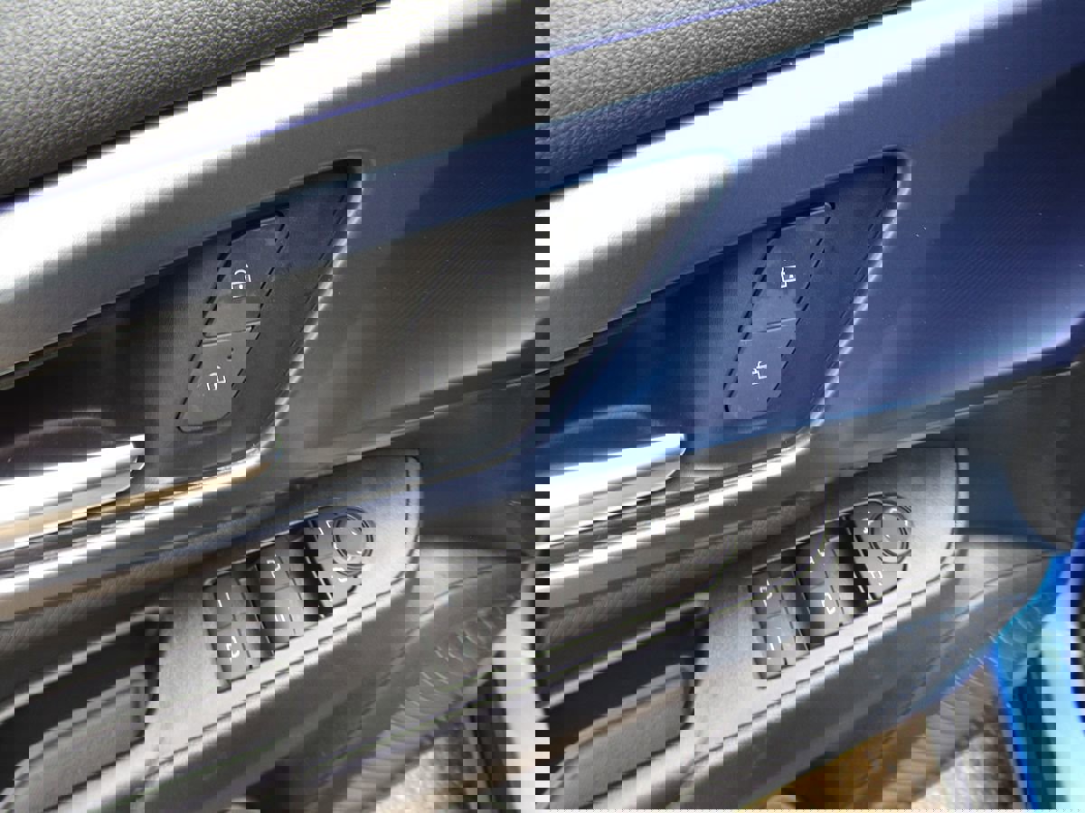 Used 2024 Chevrolet Equinox EV LT image 27