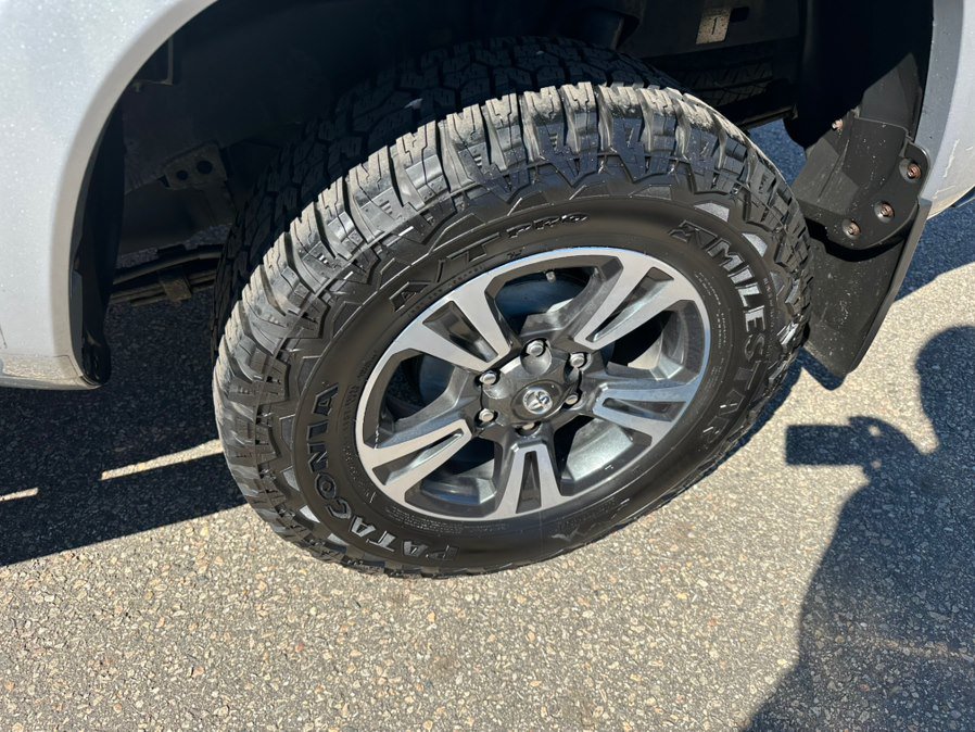 Used 2016 Toyota Tacoma TRD Sport w/ Exterior Package AWD/4WD image 38