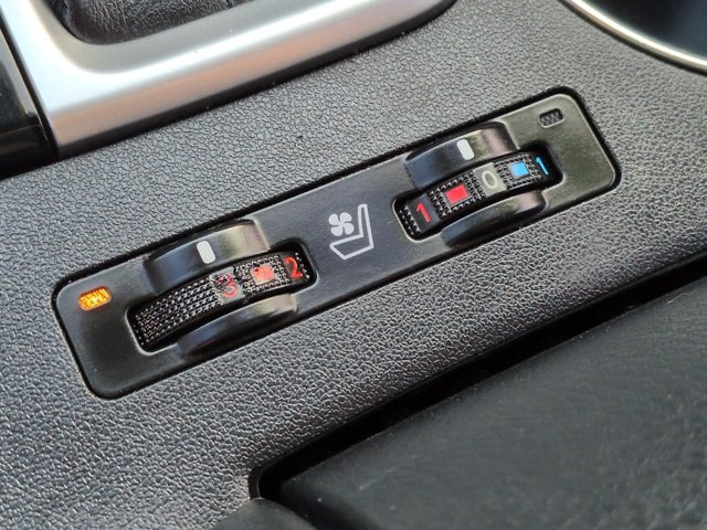 Used 2018 Toyota Highlander Limited FWD image 22