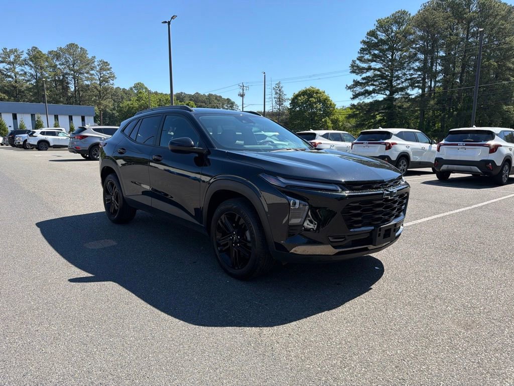 Used 2025 Chevrolet Trax ACTIV w/ Driver Confidence Package FWD image 3