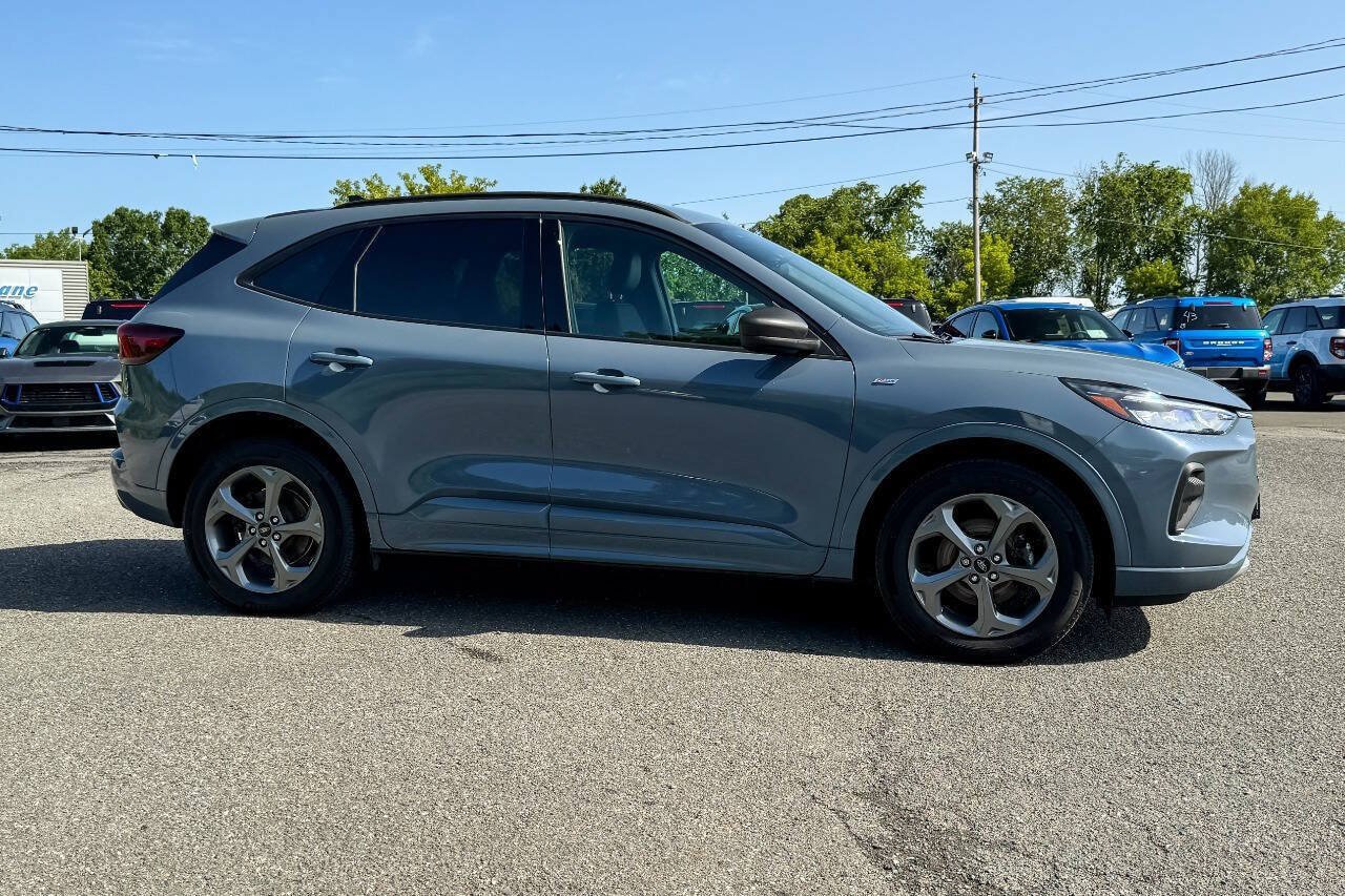 Used 2023 Ford Escape ST-Line w/ Tech Pack #1 AWD/4WD image 2