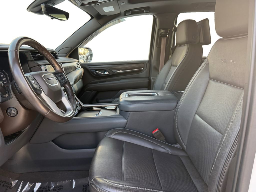 Used 2021 GMC Yukon Denali w/ Denali Premium Package image 9