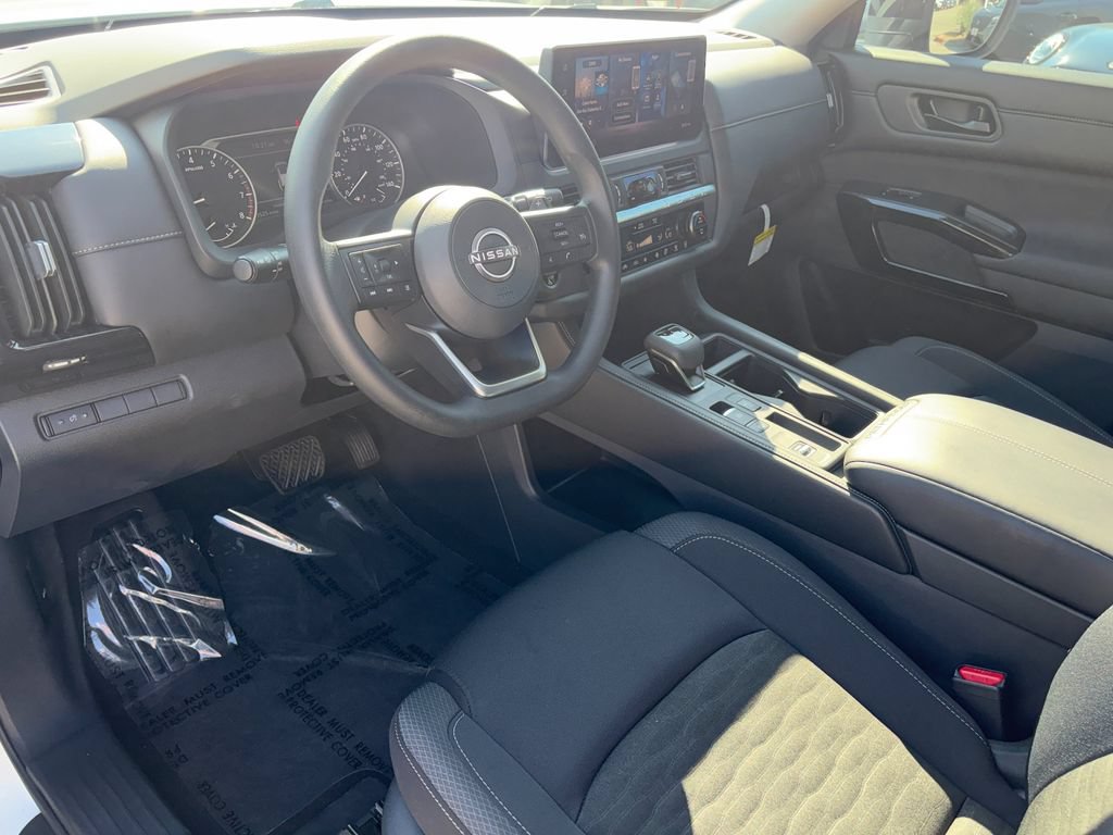 Used 2026 Nissan Pathfinder S FWD image 6