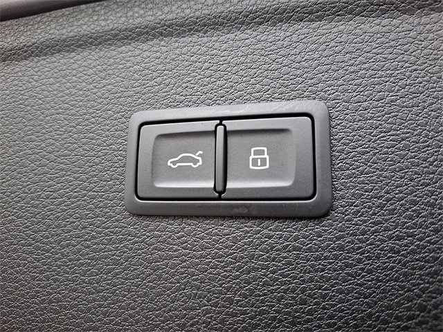 Certified 2025 Audi Q5 2.0T Premium w/ Convenience Plus Package image 28