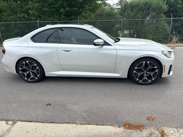 Certified 2025 BMW 230i Coupe w/ Premium Package RWD image 4