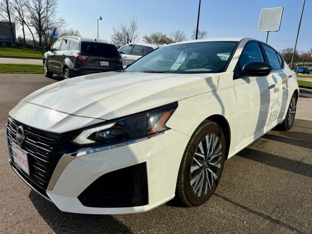 Used 2025 Nissan Altima 2.5 SV FWD image 5