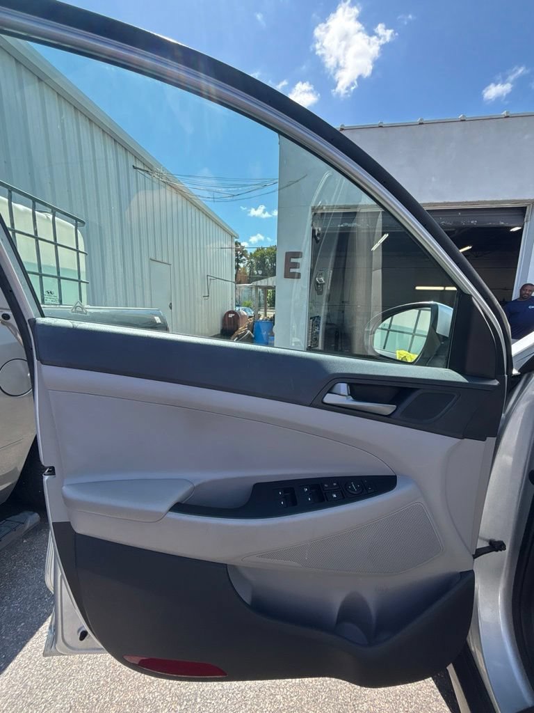 Used 2017 Hyundai Tucson Sport FWD image 11