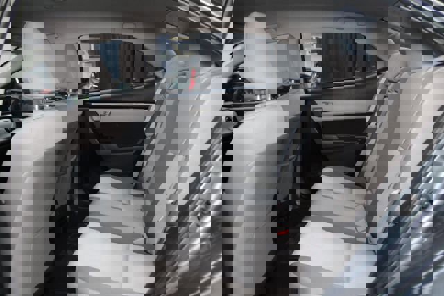 Used 2018 Toyota Corolla LE image 17