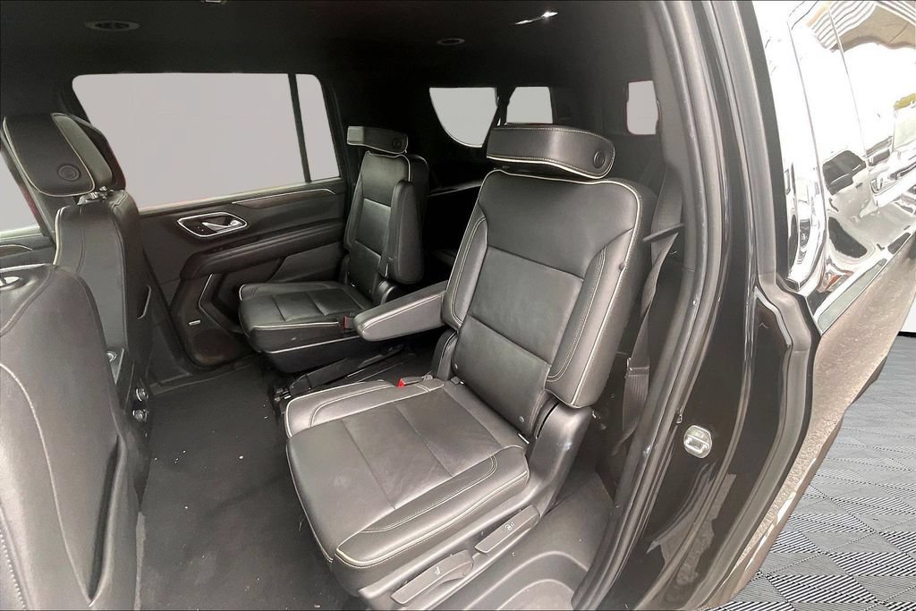 Used 2022 Chevrolet Suburban Premier AWD/4WD image 25