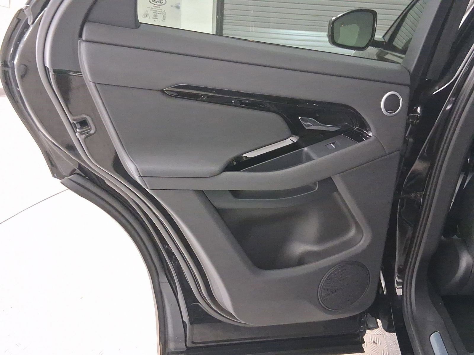 Used 2025 Land Rover Range Rover Evoque Dynamic SE image 29