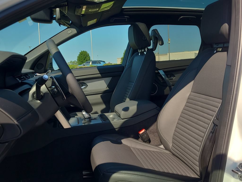 New 2026 Land Rover Discovery Sport Landmark AWD/4WD image 3