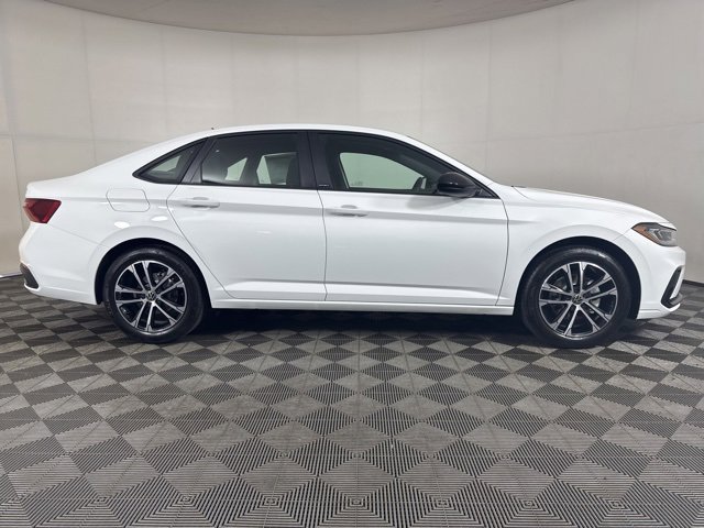 New 2025 Volkswagen Jetta Sport image 2