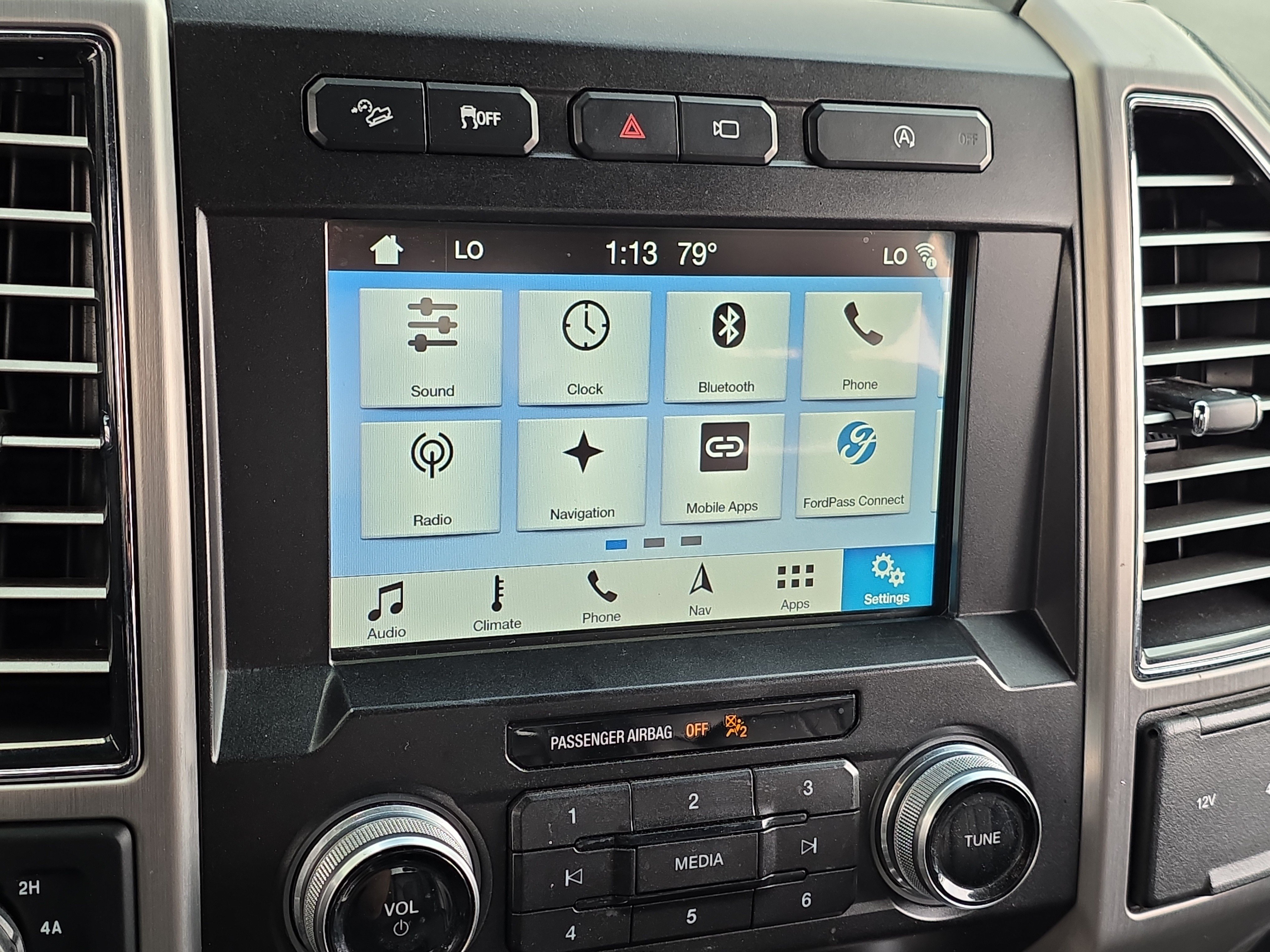 Used 2019 Ford F150 Platinum w/ Equipment Group 701A Luxury AWD/4WD image 19