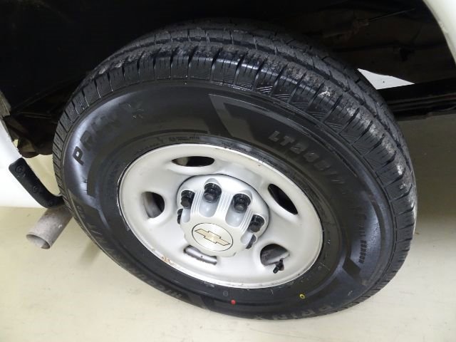 Used 2017 Chevrolet Express 2500 Extended image 10