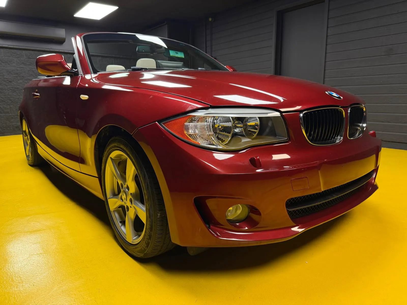 Used 2013 BMW 128i Convertible RWD image 3