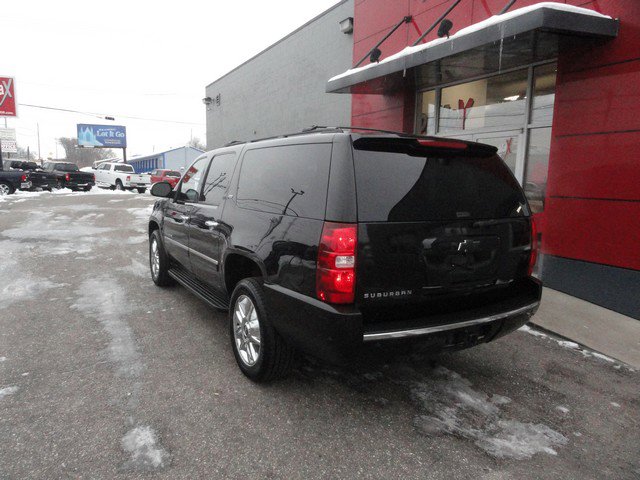 Used 2010 Chevrolet Suburban LTZ image 3