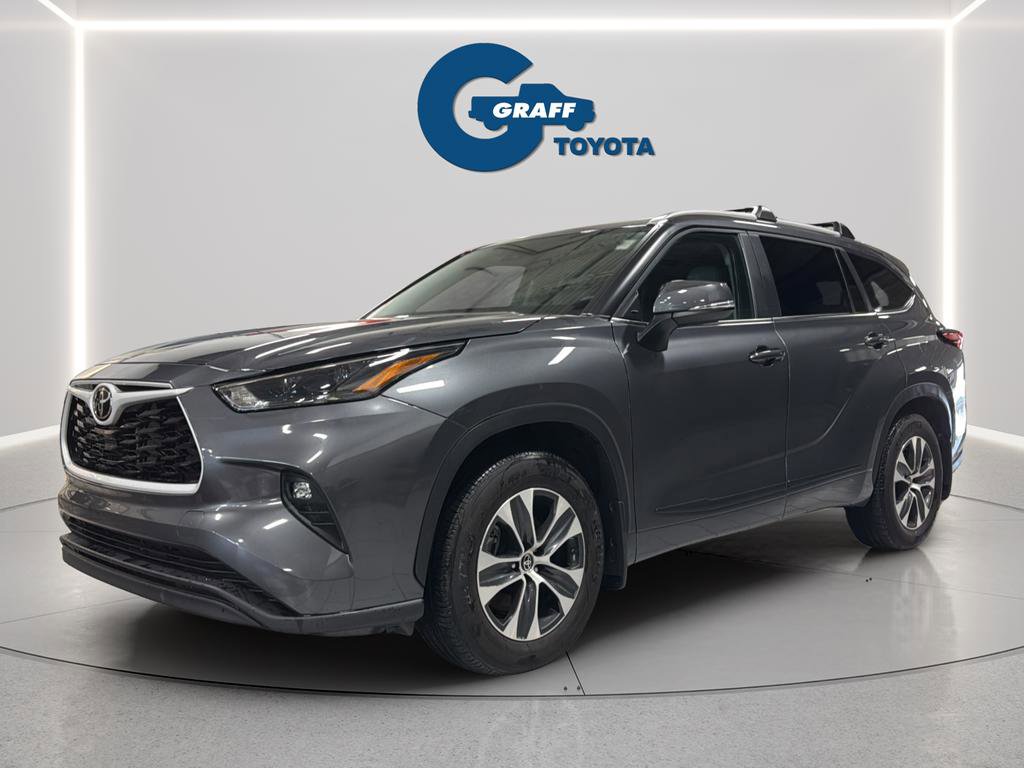 Used 2025 Toyota Highlander XLE AWD/4WD image 2