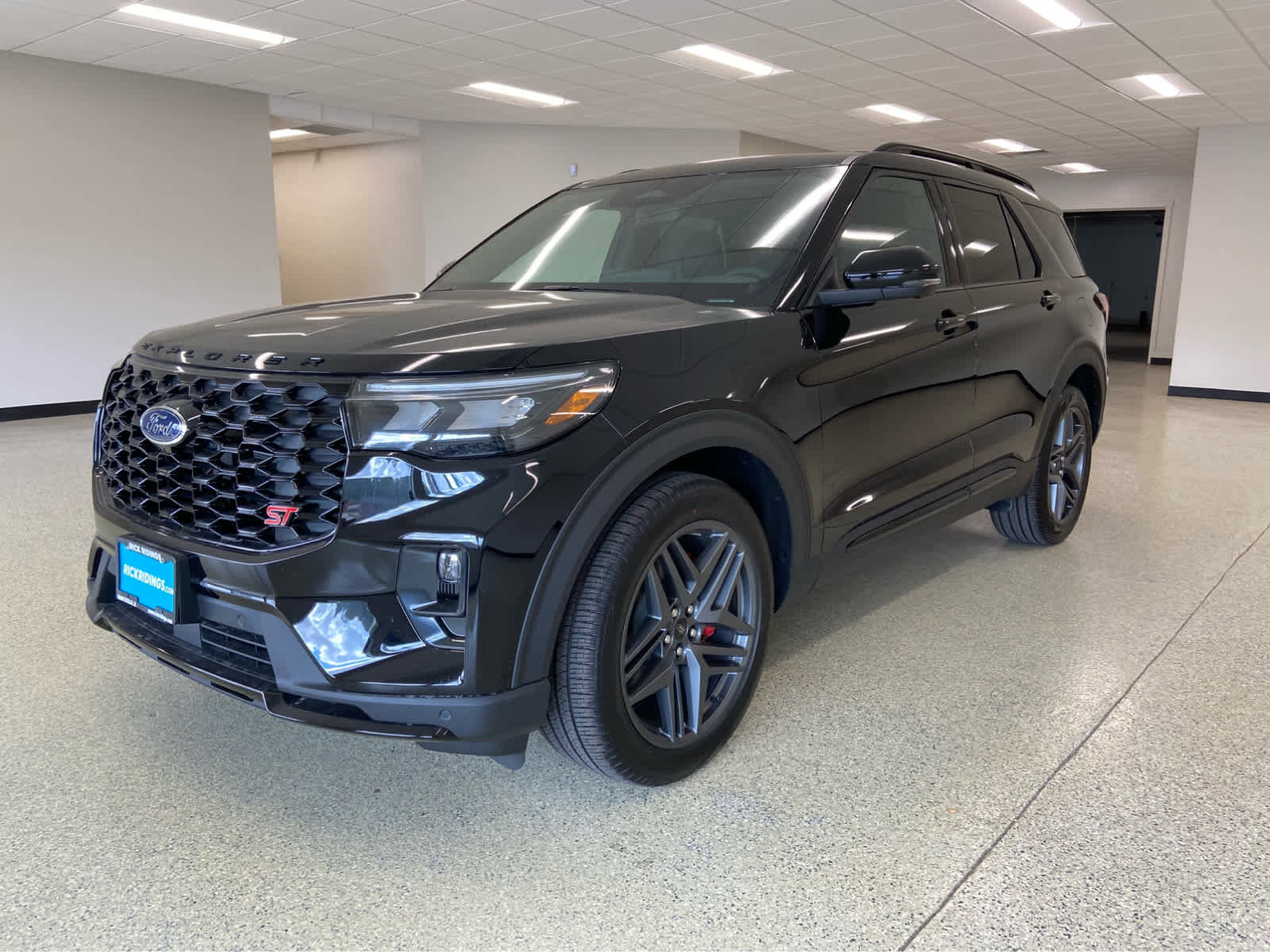 New 2025 Ford Explorer ST image 1