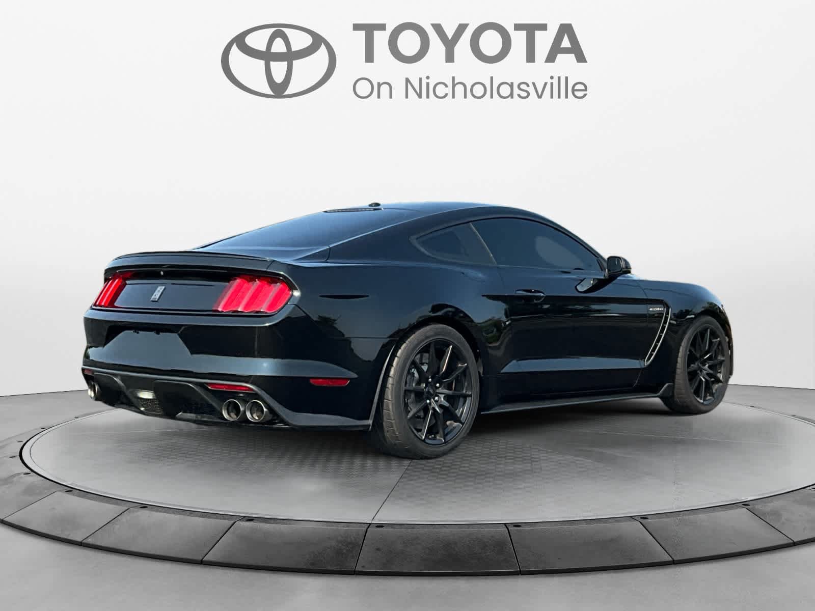 Used 2016 Ford Mustang Shelby GT350 w/ Technology Package RWD image 5
