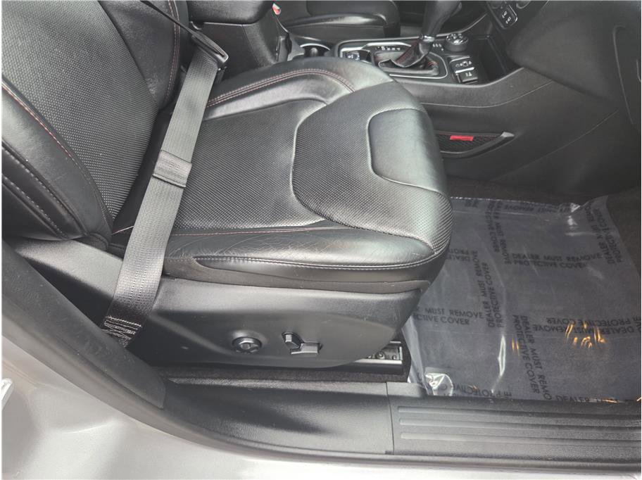 Used 2019 Jeep Cherokee Trailhawk image 21