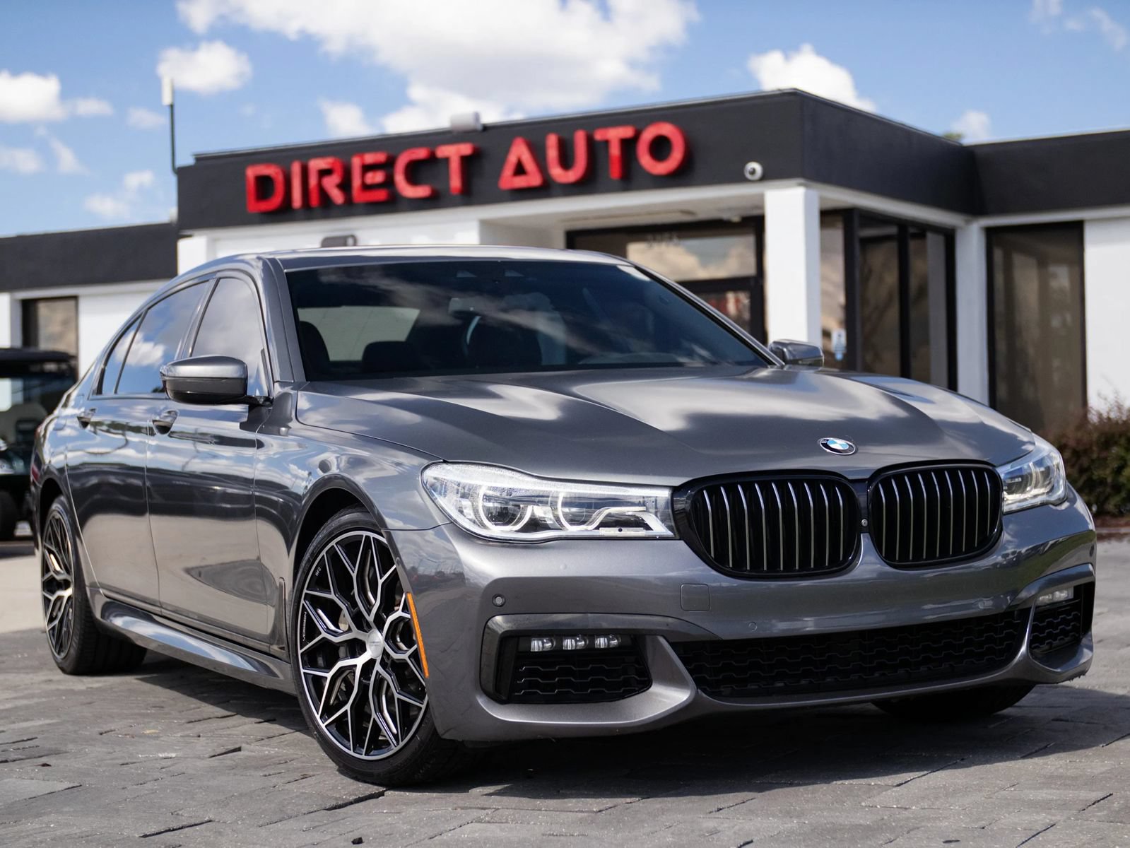 Used 2019 BMW 750i w/ M Sport Package RWD image 1