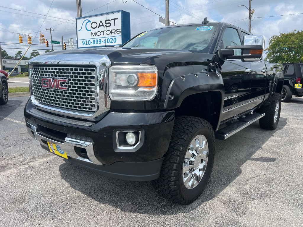 Used 2015 GMC Sierra 2500 Denali w/ Driver Alert Package AWD/4WD image 7