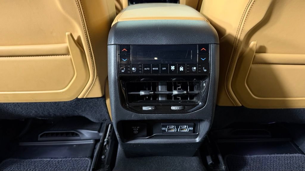 Used 2023 Jeep Grand Cherokee Summit AWD/4WD image 32