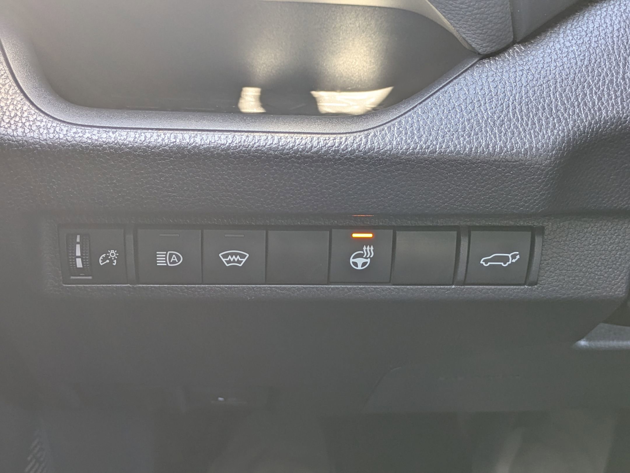 Used 2024 Toyota RAV4 XLE w/ Convenience Package image 18